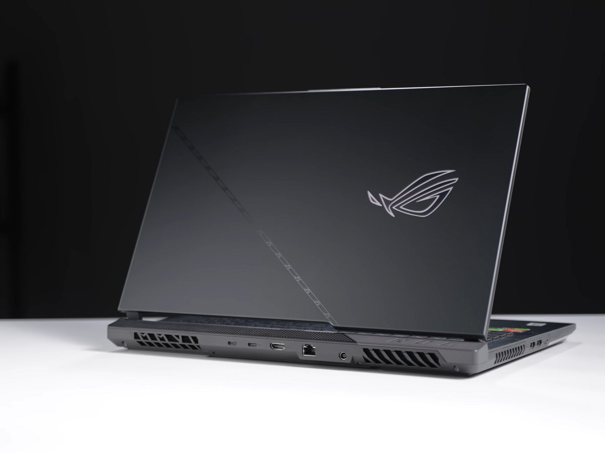 أسوس ROG Strix SCAR 17 (2023)